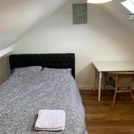 Modern 5 Bedroom Family House - 18 Mins To Station London Exterior photo