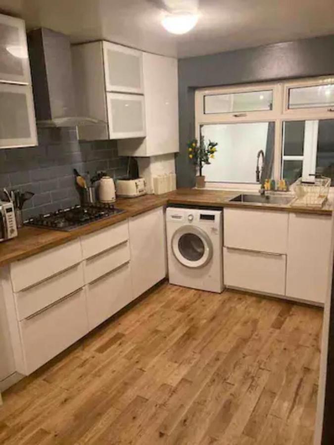 Modern 5 Bedroom Family House - 18 Mins To Station London Exterior photo