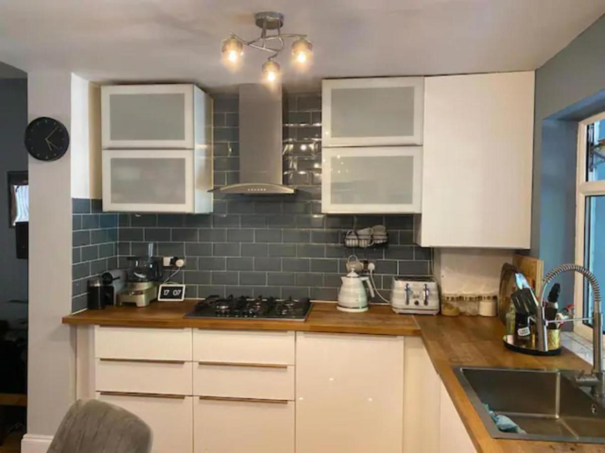 Modern 5 Bedroom Family House - 18 Mins To Station London Exterior photo