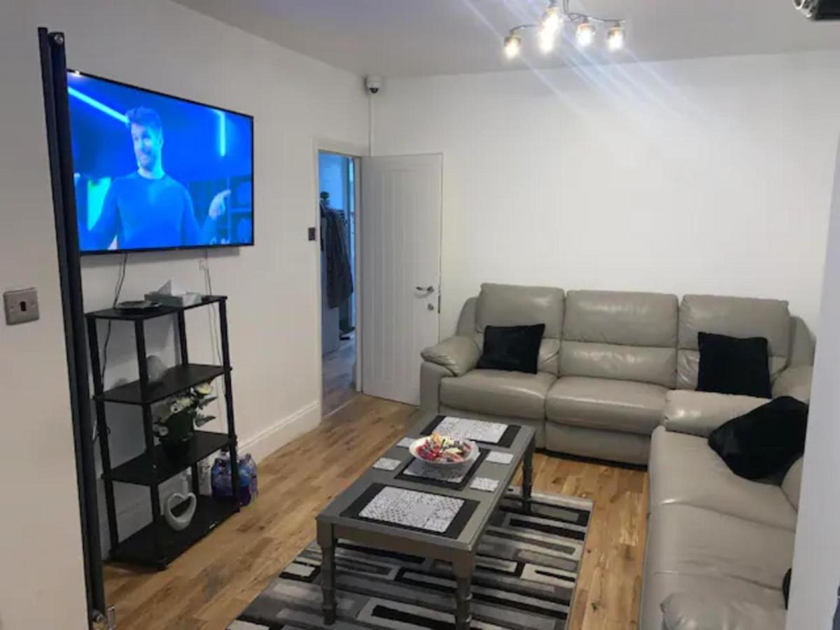 Modern 5 Bedroom Family House - 18 Mins To Station London Exterior photo