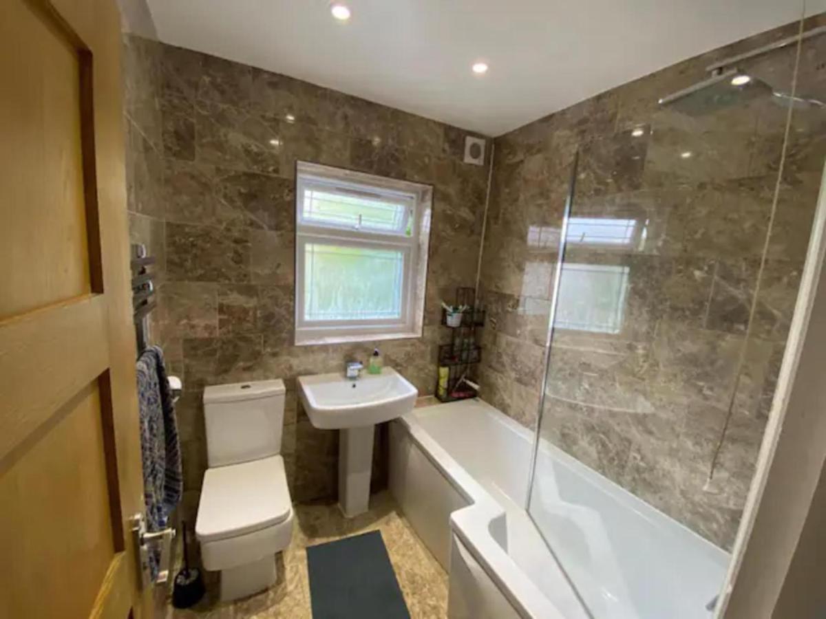 Modern 5 Bedroom Family House - 18 Mins To Station London Exterior photo